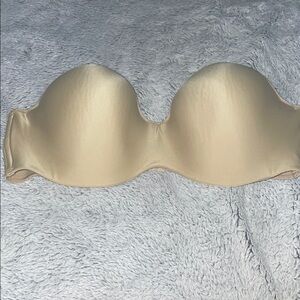 Lilyette Cream Strapless Bra with Molded Cups from late 2000s Y2K-early 2010s